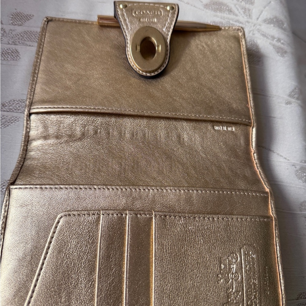 PREOWNED Coach gold leather Turnlock Agenda Wallet - Picture 5 of 12